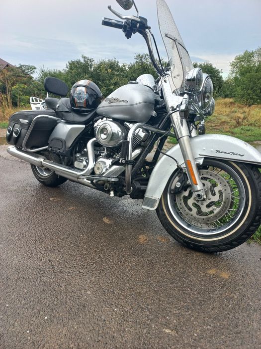 Vând Harley Davidson road king classic