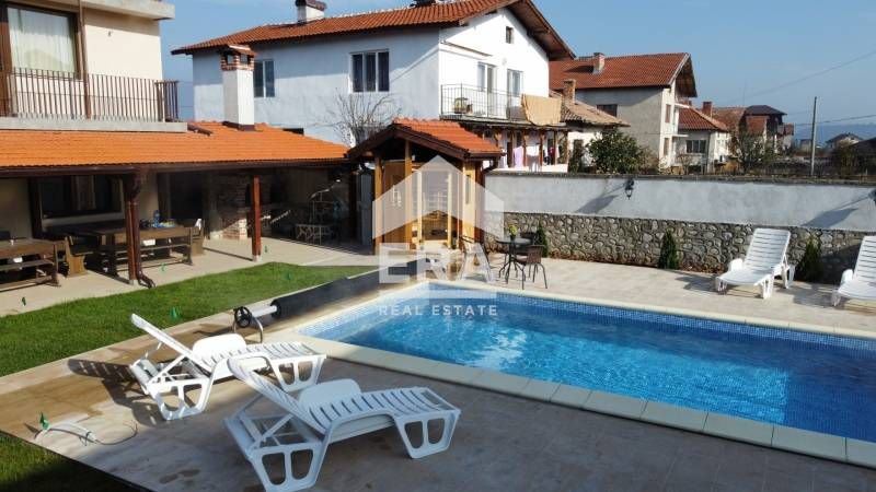 Къща за гости с басейн в с. Баня