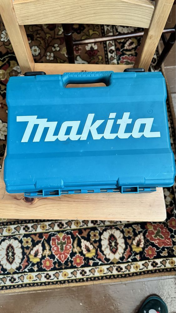 Шуруповерт Makita