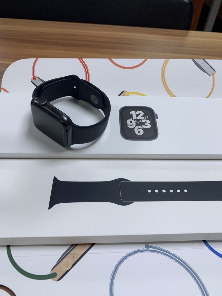 Продам apple watch se 44mm