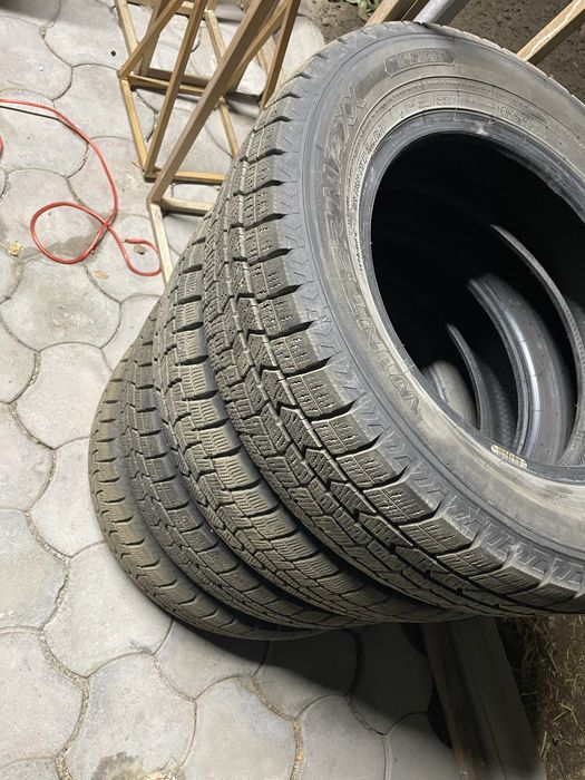 Резина зимняя 195/65/16 почти новая