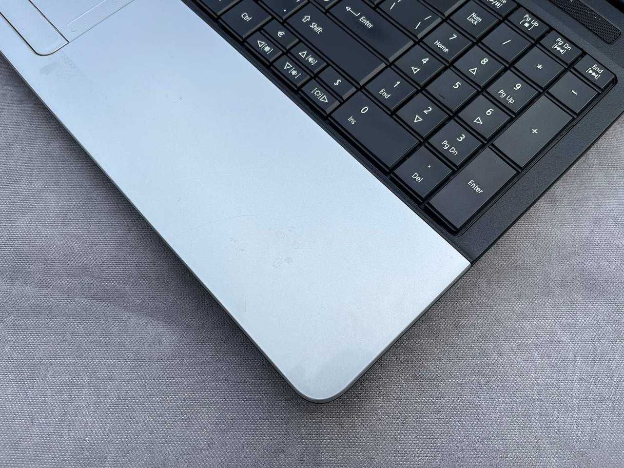 Жұмысқа арналған Өте жақсы жағдайда ACER Core i3/озу 8/SSD128/HDd500