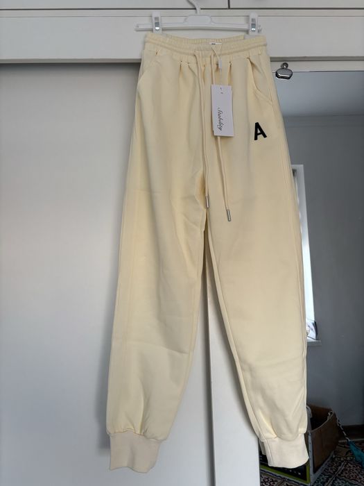 Спортивный женский брюк