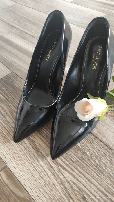 Оригинални дамски обувки Saint laurent.
