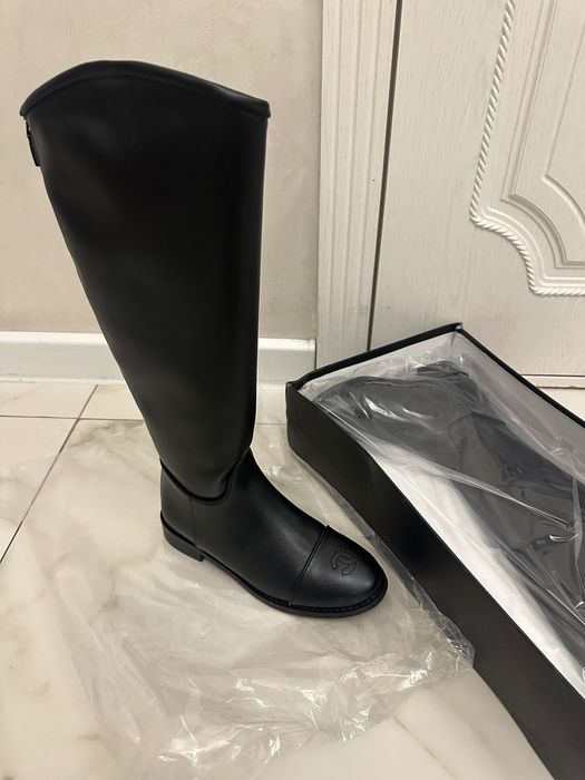 Женские кожаные сапоги новые Chanel