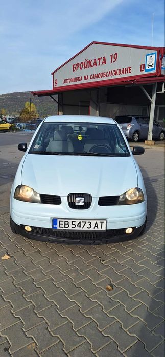 Продавам SEAT AROSA 1.0 бензин 2001г(КЛИМАТИК)Цена 1500лв