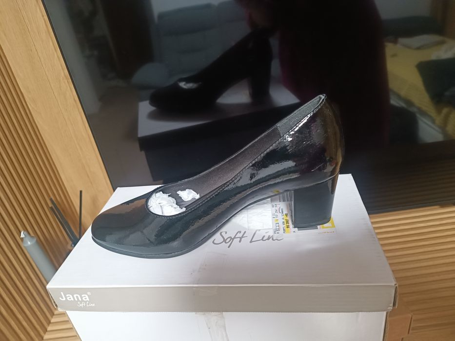 Pantofi de piele lăcuiți