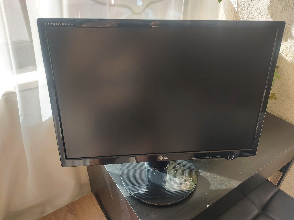 Vând monitor LG 22"