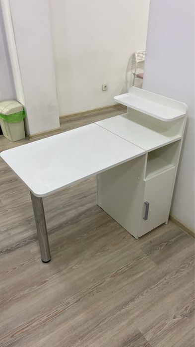 Продам столик и полочки