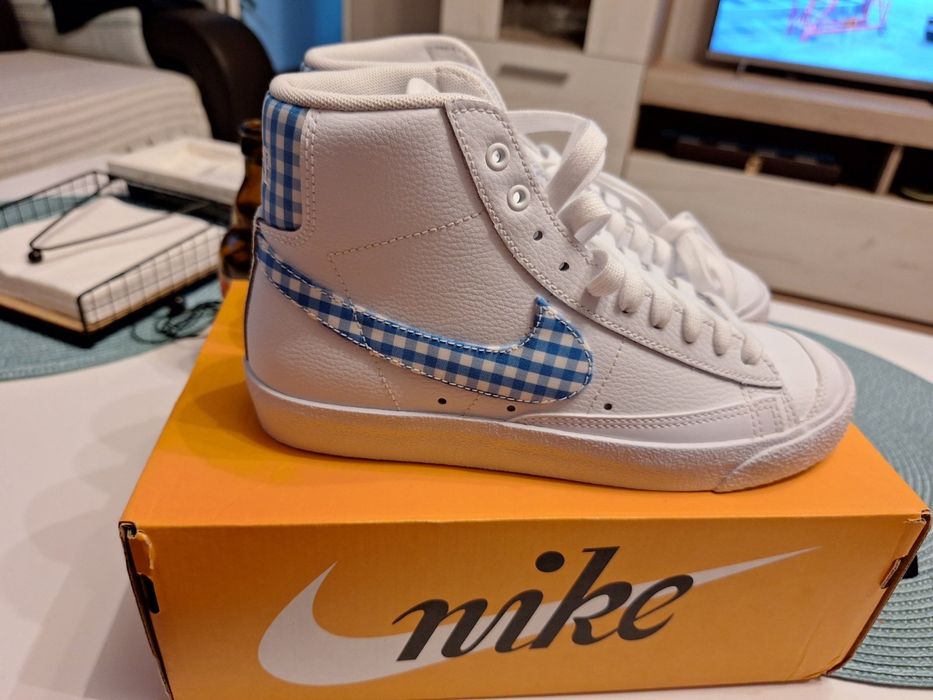 Оригинални дамски маратонки NIKE W BLAZER MID 77