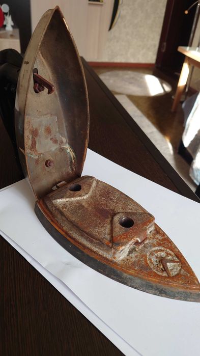 Утюг  С.М.З.  не электрический