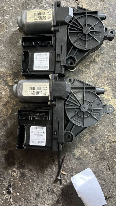 Vand motorase usi fata skoda octavia 2 golf 5 passat b6