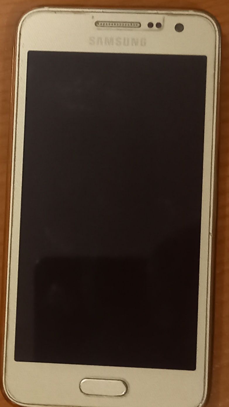 Телефон Samsung А3   2015