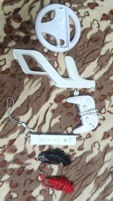 Vând consola Wii modata cu accesorii