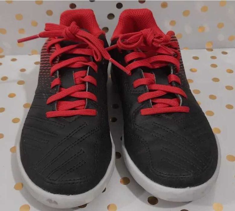 Нови детски футболни маратонки / кецове KIPSTA, 37 номер