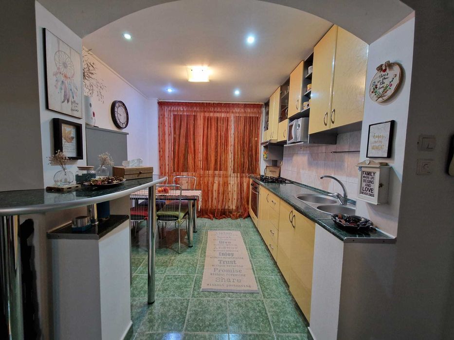 DRISTOR(METROU)-stradal, 3 cam, dec, 2 balc, 6/10, mobilat, 160000euro