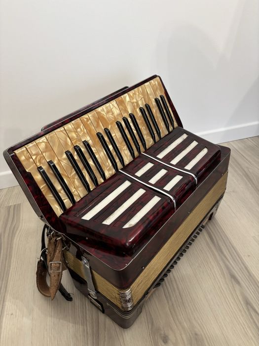Acordeon Royal Sta dard Belona cu 80 basi