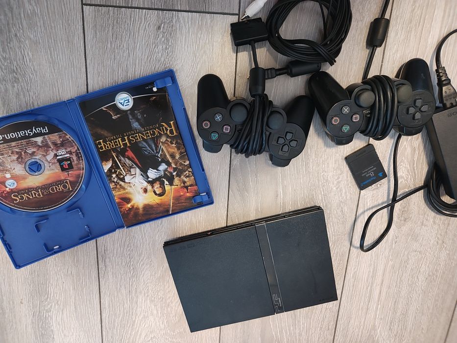 Playstation 2 Slim impecabil + 2 controllere