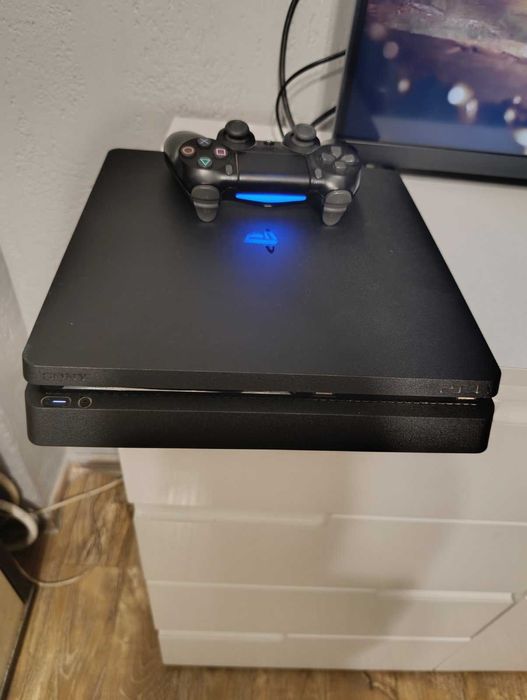 PlayStation 4 slim