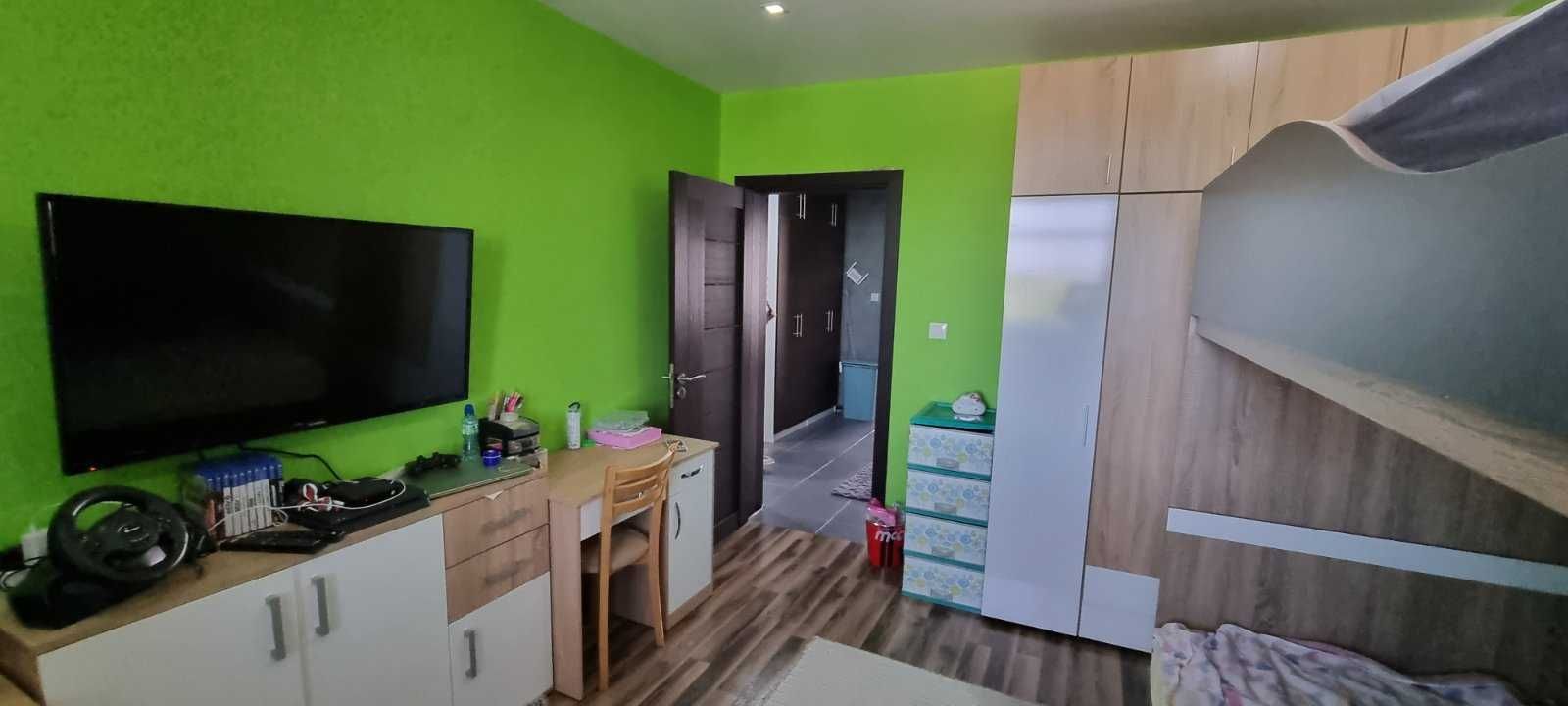 1276 - Тристаен тухлен апартамент в кв. Бели Лом!