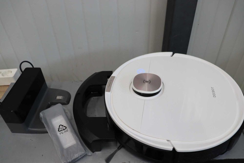 Прахосмукачка робот ECOVACS DEEBOT OZMO T8, ламинат/килими/Alexa