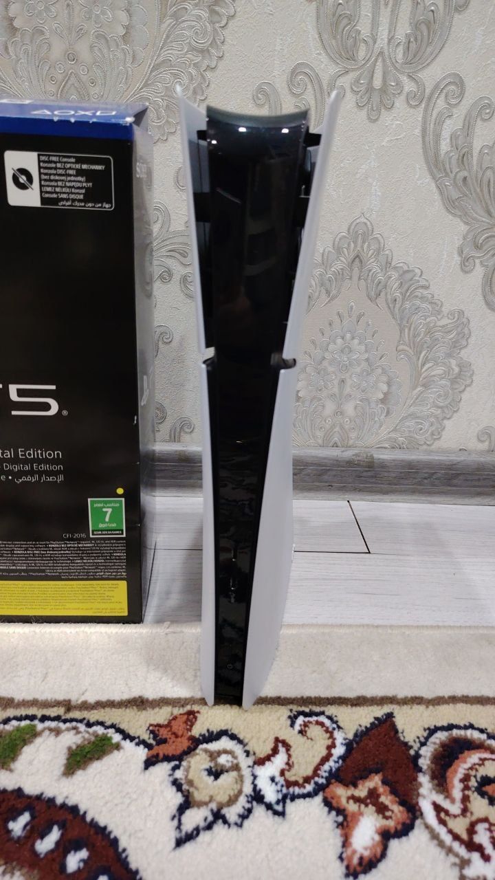 playstation 5 slim 1Tb 2 джойстик состояние как новый
