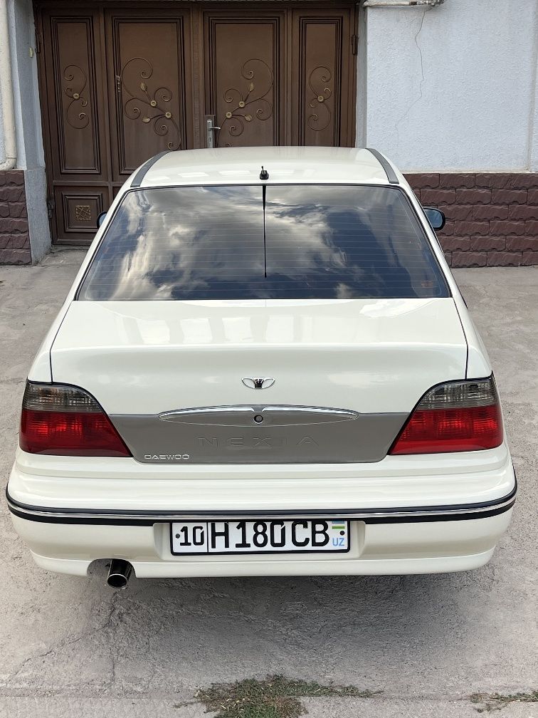 Nexia 1 4500$ srochniga