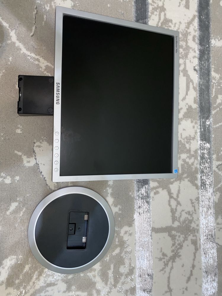 Монитор SAMSUNG SyncMaster 740n