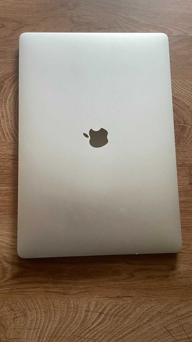Macbook 15 Pro, 2019, 8-Core i9 2.3 GHz, 16 GB, 500 GB, touchbar
