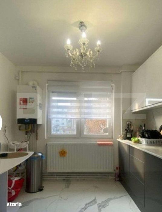 Apartament de vanzare  3 camere decomandat, zona Micro 16