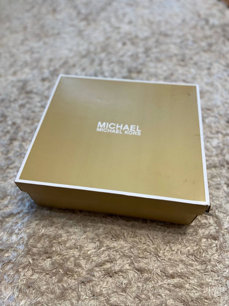 Чисто нови обувки Michael Kors