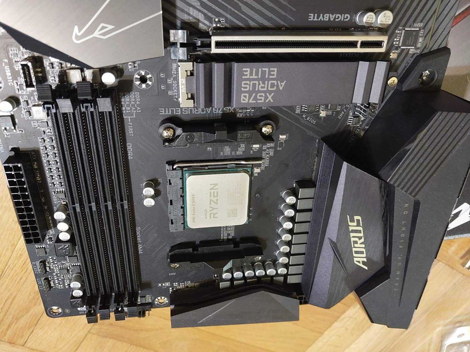AMD Ryzen 7 5800X + Gigabyte X570 Aorus Elite