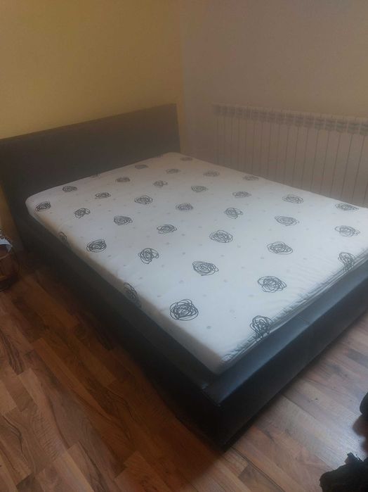 Pat dublu cu rama imbracata in piele ecologica