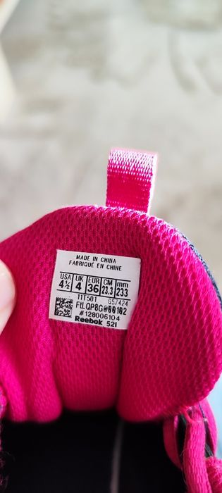 Vand pantofi sport( adidași) Reebok  nr.36