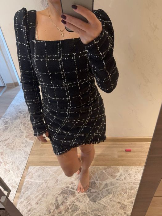 Черна рокля букле