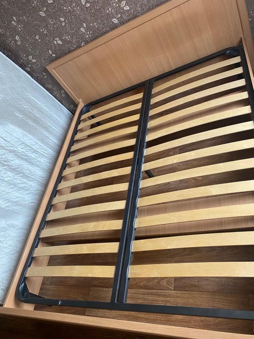 двуспальная кровать