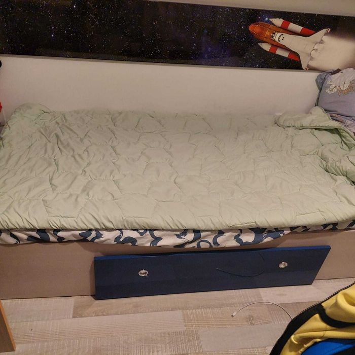 Vând pat pentru copii în stare foarte bună, folosit cu grijă.