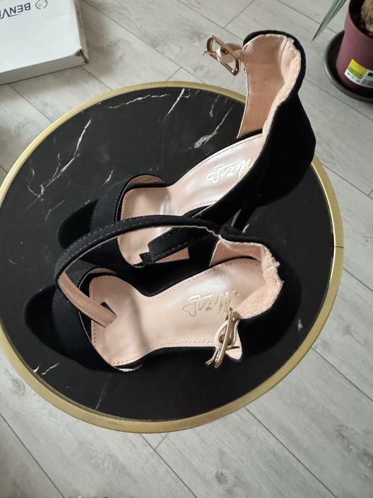 Sandale Mei-Mei, noi