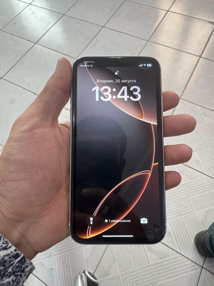 Iphone 11 .128 G .%72