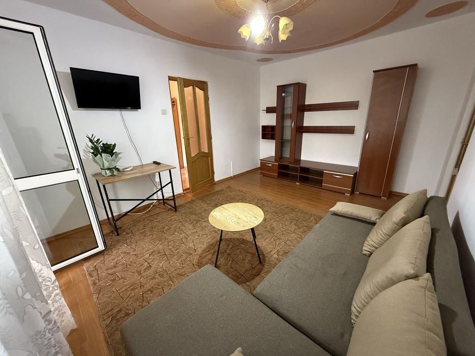 Inchiriez apartament cu 3 camere