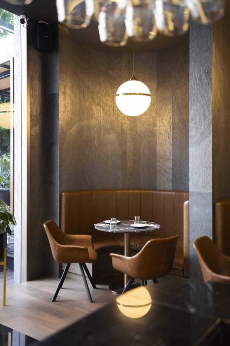 Светящийся Камень: Создайте Арт-Стену из Гибкого Оникс-Шпона!