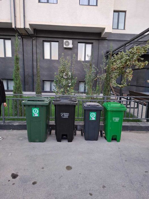 Урна для мусора пластмассовый на колесах