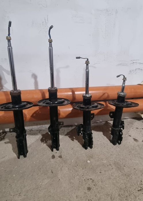 Продам амортизаторы Тейн от Тойота Виндом