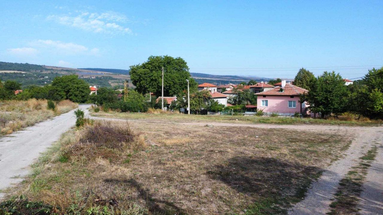 Продава се Парцел в Радомир - 1100 кв.м за 28 €/кв.м - Снимка #11