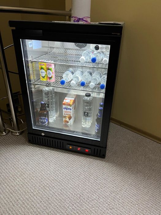 Vitrina frigorifica minibar cu usa de sticla