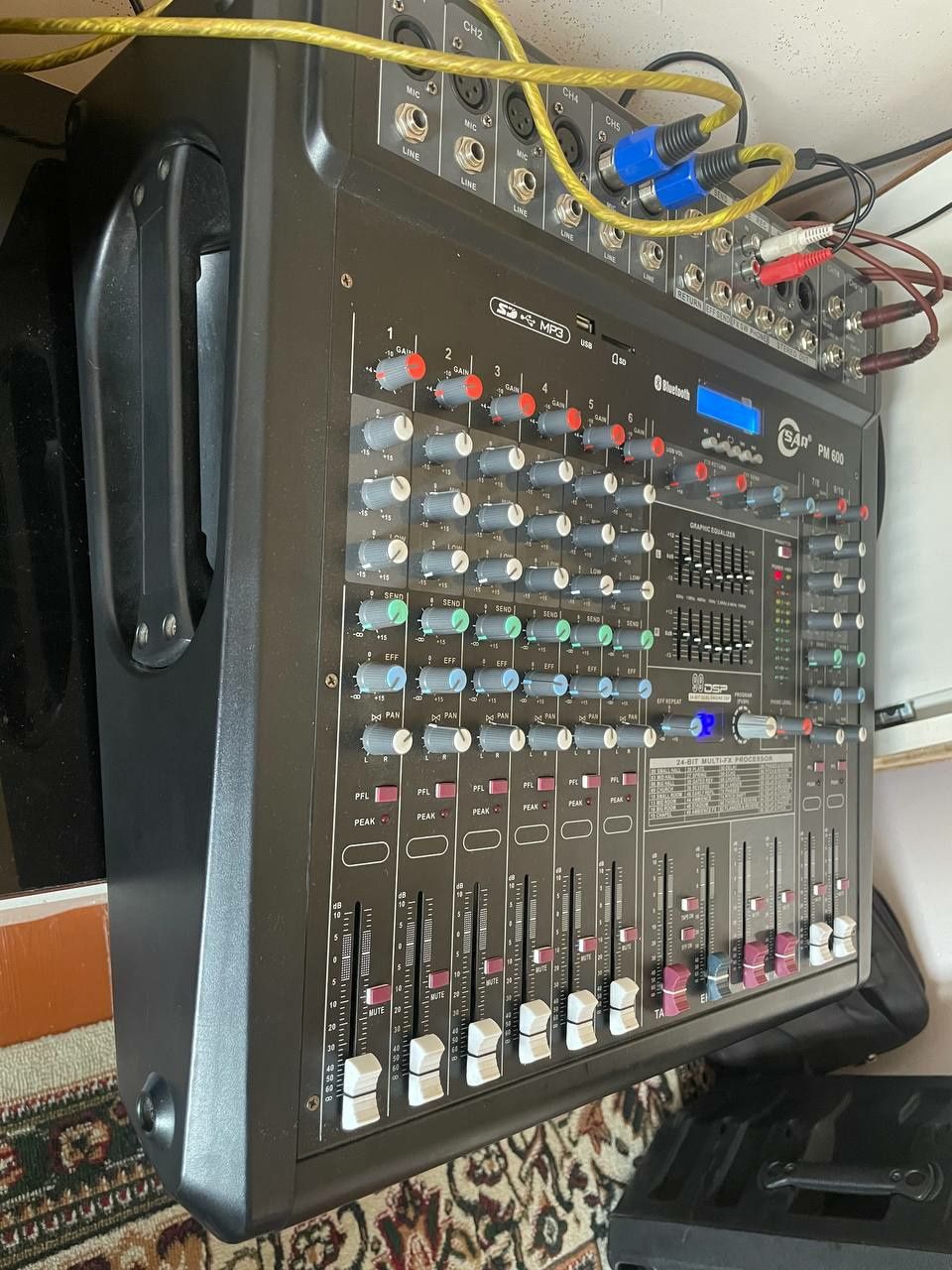 Mixer Sar pult holati yangi sotiladi