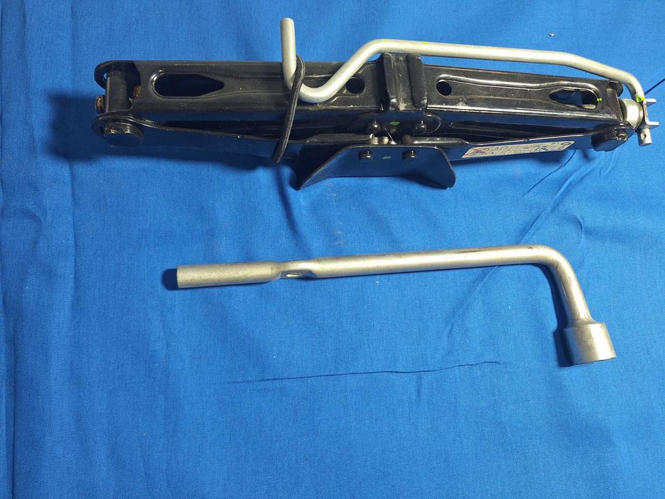 Cric AUTO - OEM Renault Laguna III Megane Clio - CA NOU