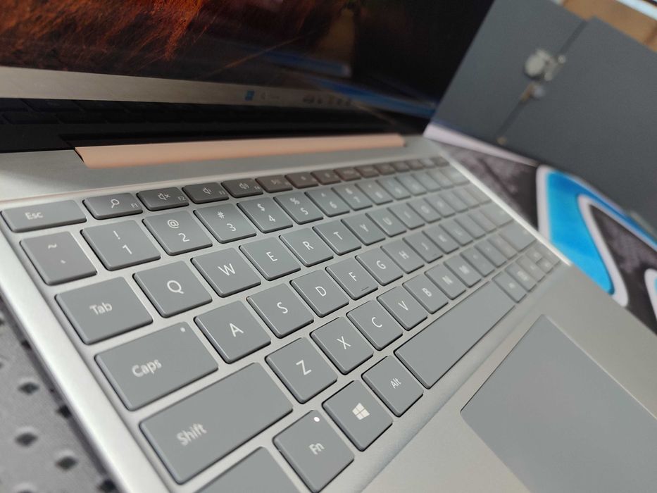 Мощный офисный ноутбук Microsoft Surface i5-1035G1 16/256