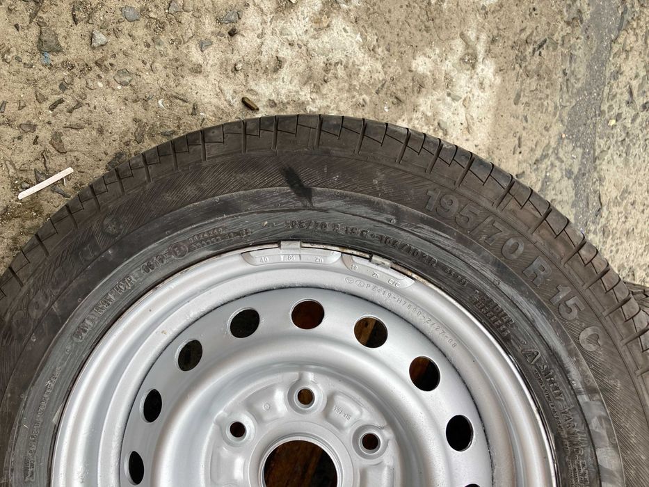 15 джанти 6х139,7 Toyota Hiace 5,5j гуми 195/70/15 BARUM 2016г 7мм