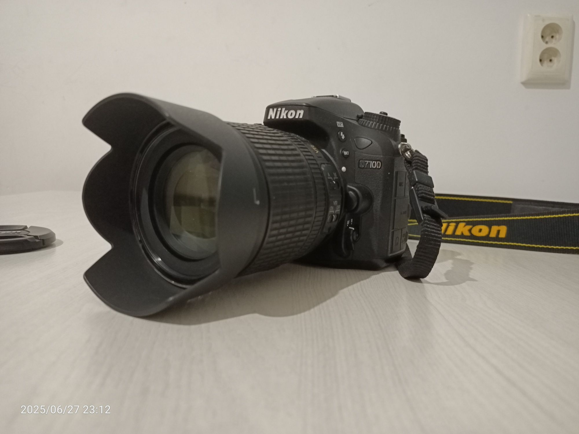 Nikon D7100              .
